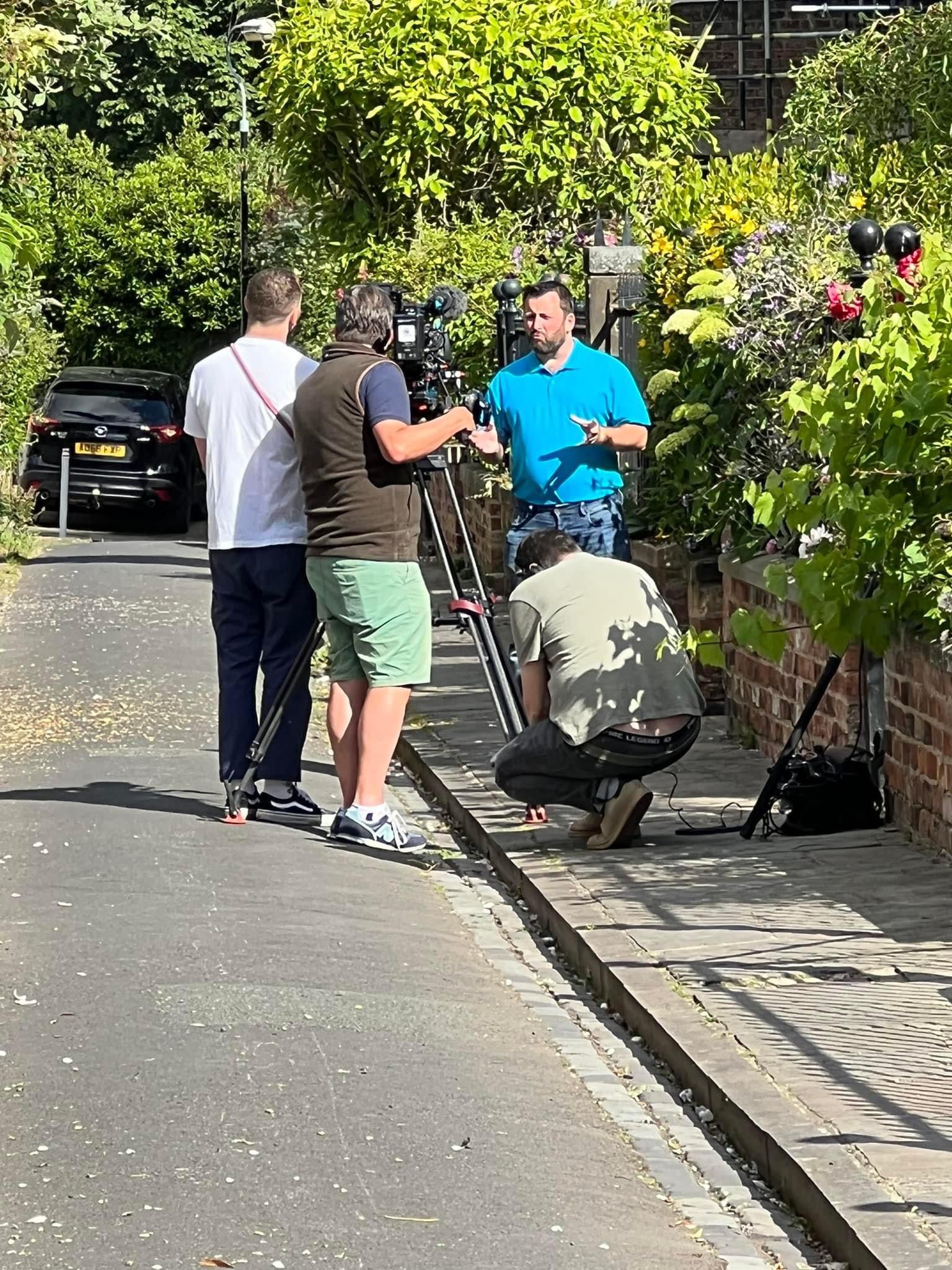 Simon Filming House Hunters International